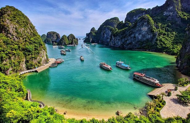 Multi-Day Cruise Tour in Halong Bay and Lan Ha bay from Hanoi