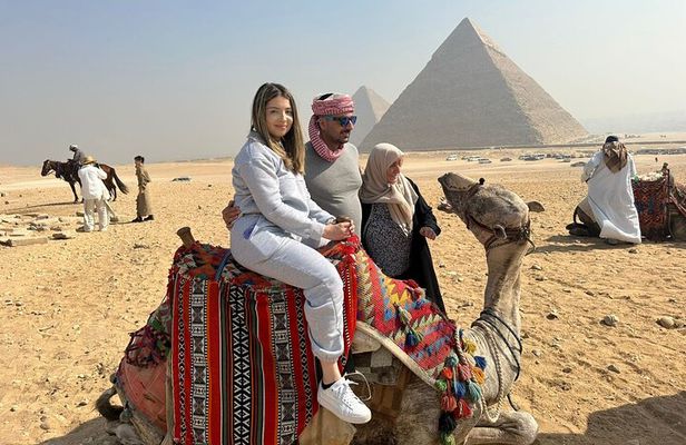 2-Day Cairo Highlights Tour: Pyramids, Museums & Bazaar With Fees