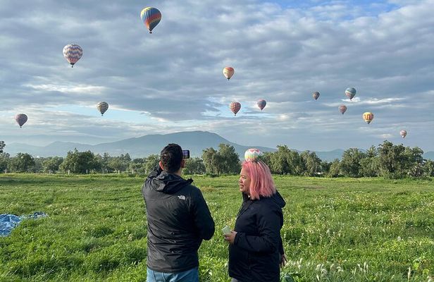 Balloon Flight with Breakfast and Transportation Option from CDMX