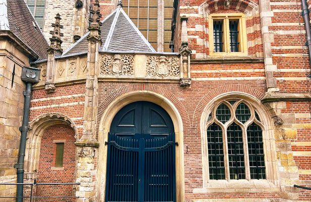 Private Historical Highlights Walking Tour, local Dutch guide