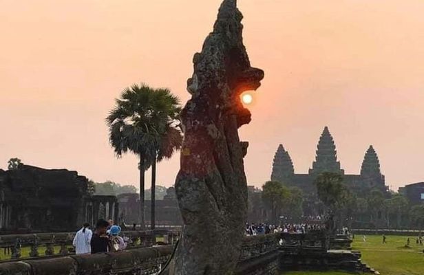Two Day Tour, Taxi Phnom Penh to Siem Reap, Angkor Visit & Return