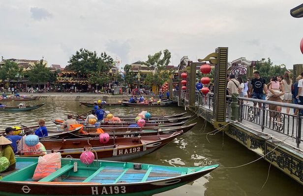 Hoi An Boat trip and Old Town Walking Private Tour