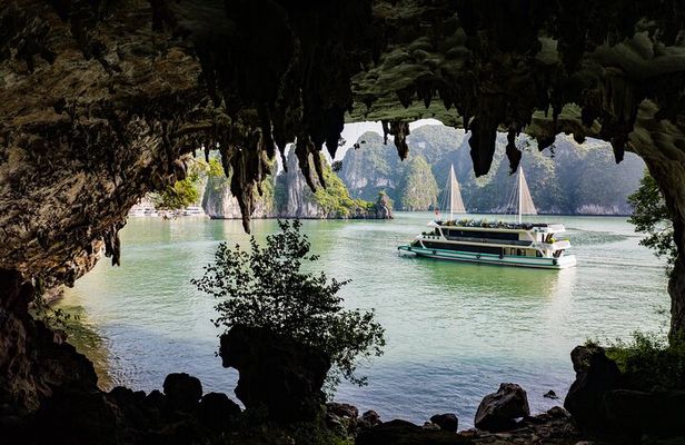 7 hours Luxury Unique Route Amethyst cruise