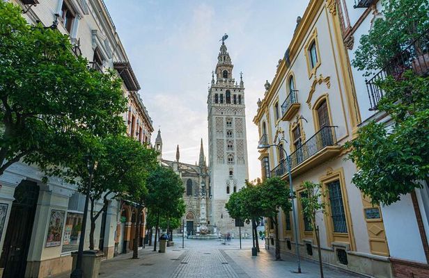 Excursion to Seville with visit and tickets to the Cathedral and Giralda