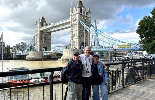 Highlights of London Private Guided Taxi Tour