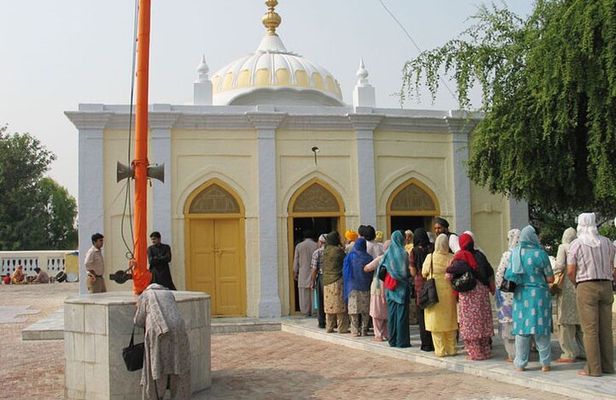 Gurdwara Sacha Sauda Nankana Sahib and Hiran Minar 1 Day Tour