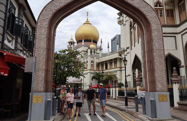 Private Customized Walking Tour with English Tour Guide