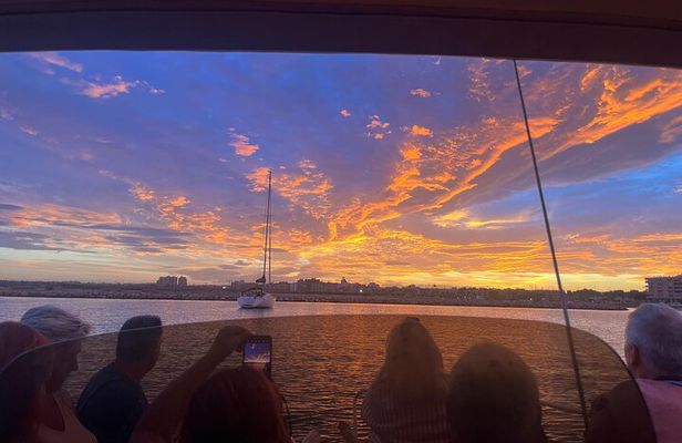 Torrevieja: Sunset onboard Exclusive Boat + Cava