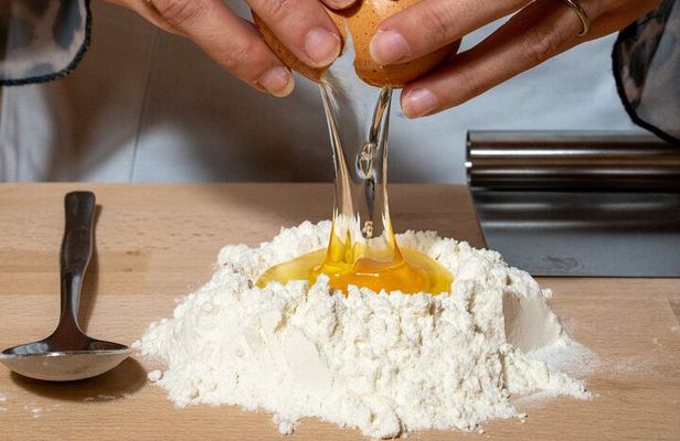 Florence: Tiramisu & Pasta Cooking Class with Unlimited Wine