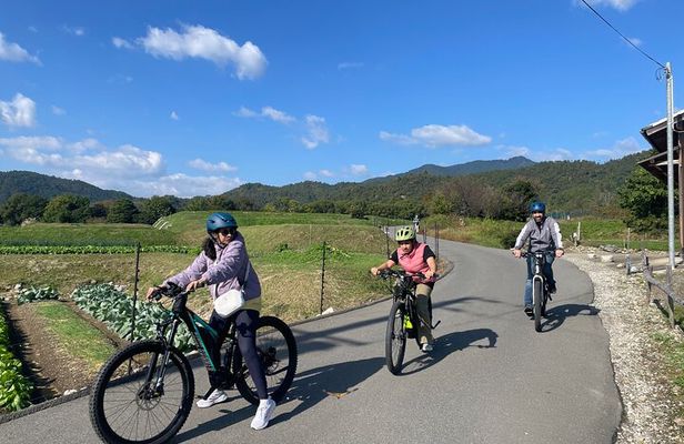 Arashiyama Kinkakuji Quiet Trail E-Bike Tour with Hotel Transfer