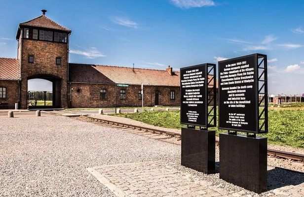 Auschwitz-Birkenau & Salt Mine Day tour