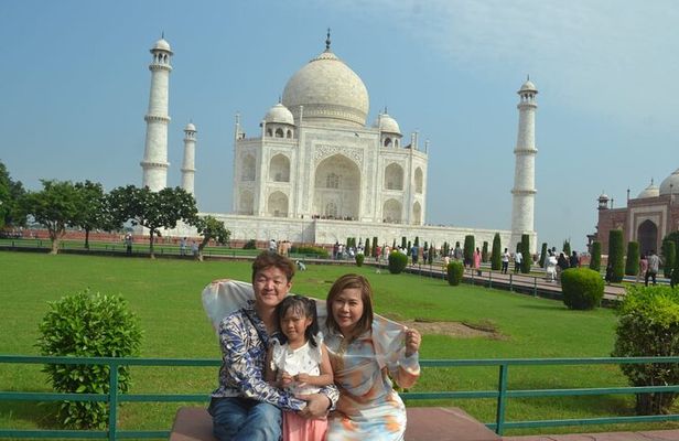 2 Days Delhi and Taj Mahal Overnight Tour from Delhi by Car