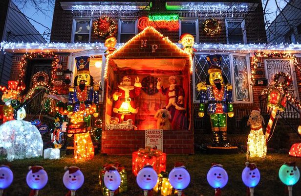 New York: Dyker Heights Christmas Lights Guided Tour