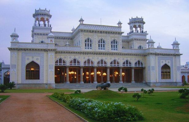 Hyderabad: A Private Full-Day Guided City Tour with Ethnic Lunch 