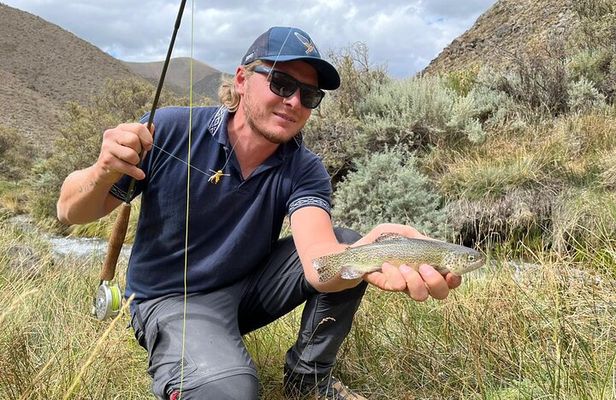 Guided Fly Fishing Tour in Estancia La Carrera