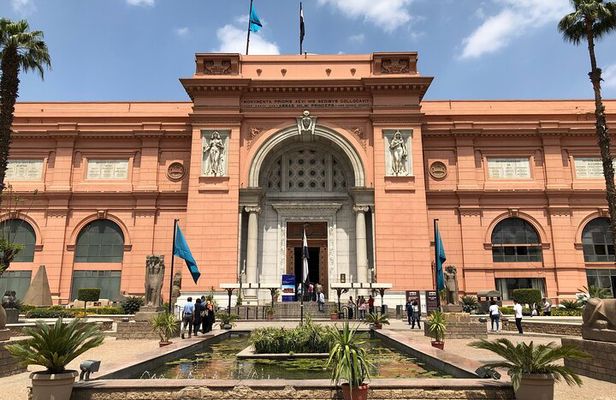 Pyramides of giza and civilizations Museum praivat tour with guid