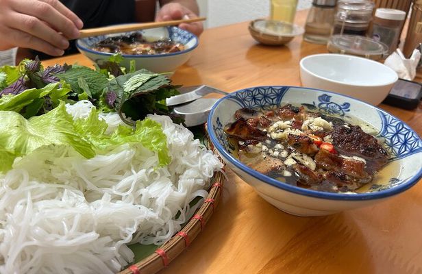 Private Tour: Secret Food Tours Hanoi