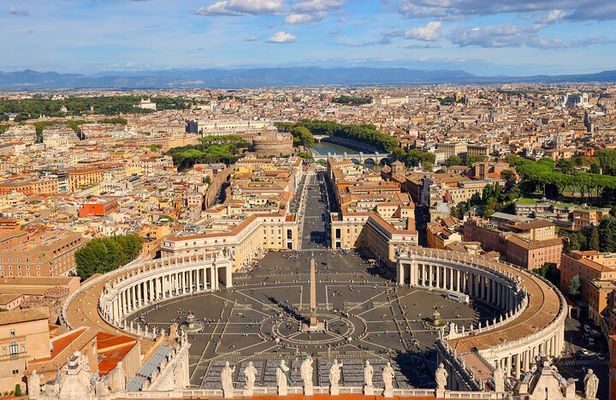 Rome: St. Peter’s Basilica, La Pietà, and Papal Tombs Tour