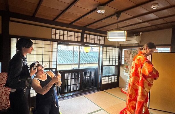 Explore a Historic House: Kimono Photoshoot and Matcha Tea