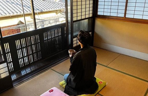 160 year old Building Tour with Matcha and Kimono