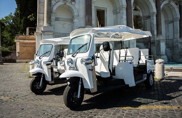 Rome 2h Highlights by Electric Tuk-Tuk with Pickup & Prosecco