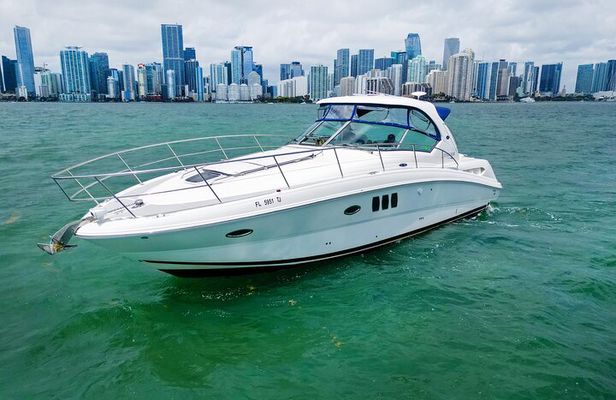36 Ft Boat with Cabin and Champagne
