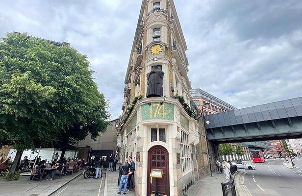 London Small Group Historic Pub Tour