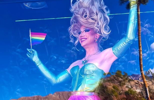Drag Queen Hosted Mobile Theater Palm Springs Sightseeing Tours