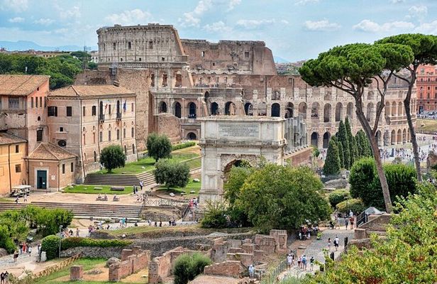 Colosseum-Roman Forum and Palatine Hills Guided Tour