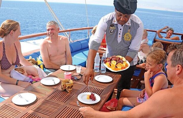 Pirates Boat Snorkeling Sea Trip With Lunch - Sharm El Sheikh