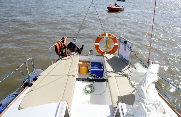 Mumbai Bay Breeze Sail on a Compact Yacht Experience