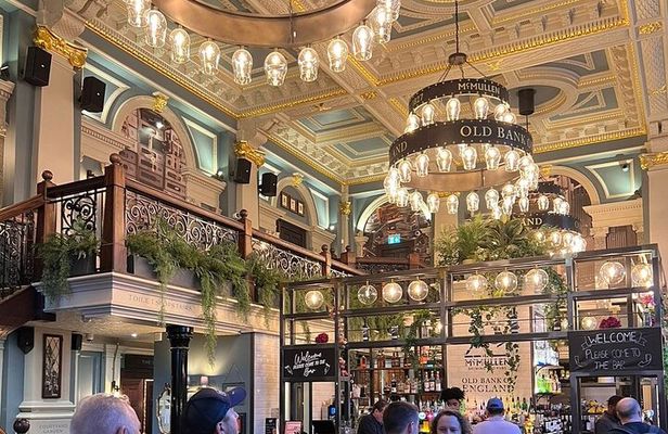 A guided group tour of the heritage pubs of the City of London