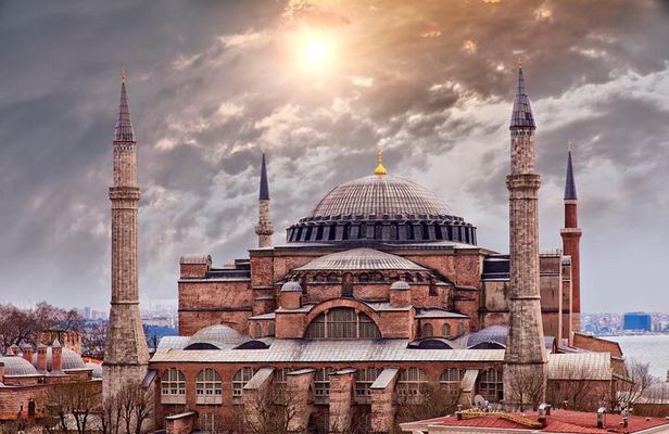 Guided Istanbul Sultanahmet Old City Tour with Lunch and Transfer
