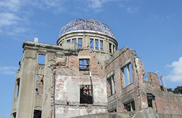 Hiroshima and Miyajima Private Tour with Hiroshima Native