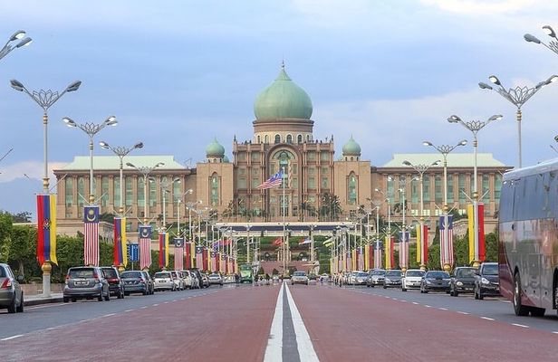 Private Half Day Putrajaya Tour with Lake Cruise Experience