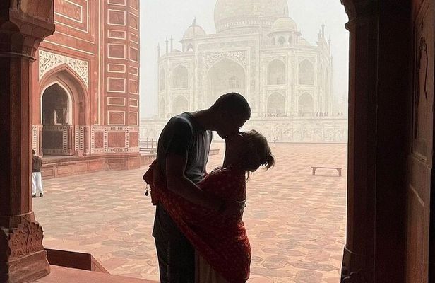 Agra : Sunrise Taj Mahal Skip-the-Line Tour with Optional Add-ons