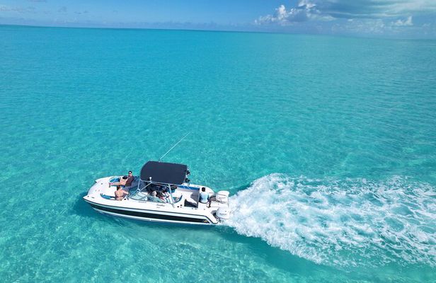 Private Boat Island Hopping & Snorkeling in Turks & Caicos 4Hrs