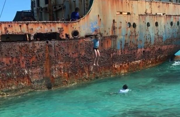 Providenciales Private Boat Tour: Snorkeling & Island Hopping