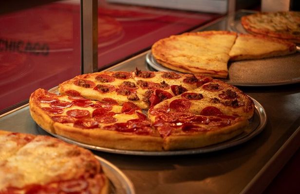 Bite into Chicago: Discover the City’s Most Iconic Food