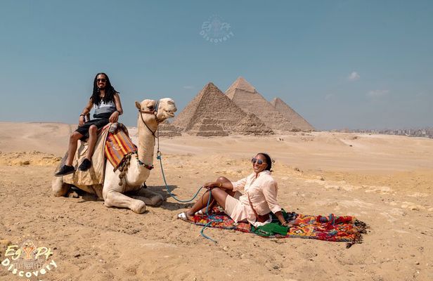 Private Photoshoot (photo session) at the pyramids of Giza 