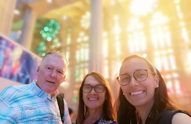 Sagrada Familia Tour with Guide – Private & Small-Group