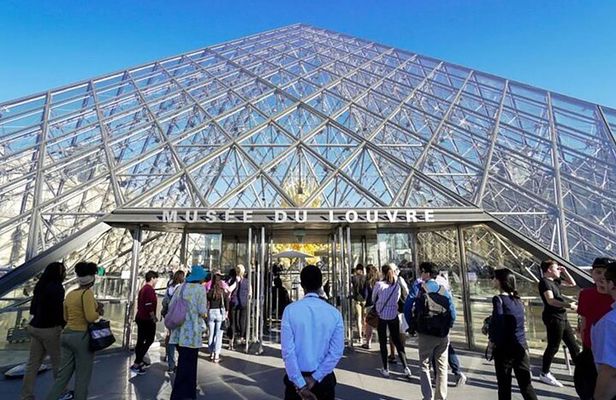 Discover Louvre Secrets with Mona Lisa Pass