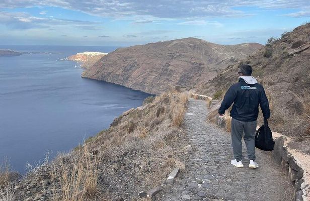 Santorini Caldera Hike from Fira to Oia with Guide