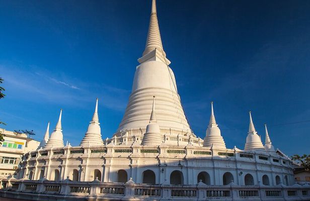 Tuk-Tuk Tour of Bangkok's Nighttime Food Temples and Markets