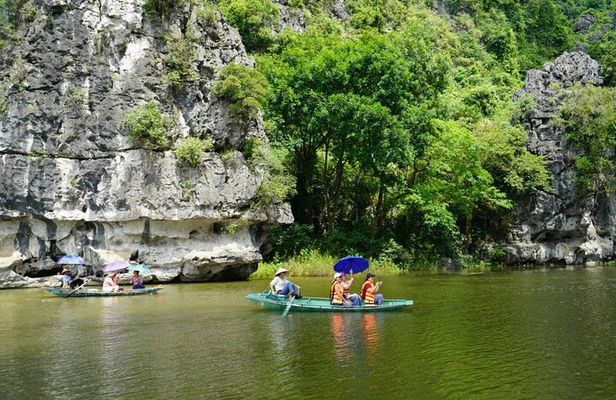 Hoa Lu - trang an - mua cave 1 day buffet luch 
