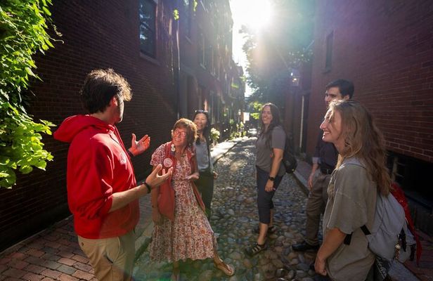 Boston's History & Highlights - A Scenic Walk Through Time