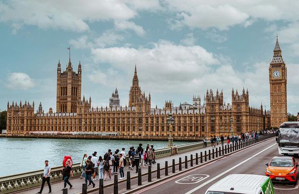 London Half Day: 20+ Iconic Sights Tour + Changing of the Guard