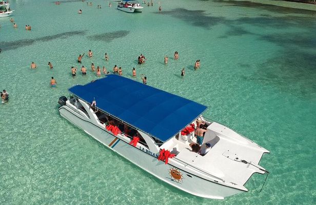 Bayahibe Catamaran: Isla Saona Cruise with Lunch & Open Bar