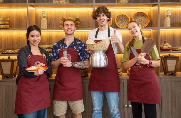 Bangkok Thai Cooking Class with Local Market Visit by Tuktuk