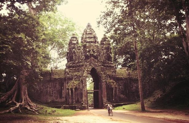 Full-Day Angkor Wat & All Must-See with Banteay Srei Private Tour